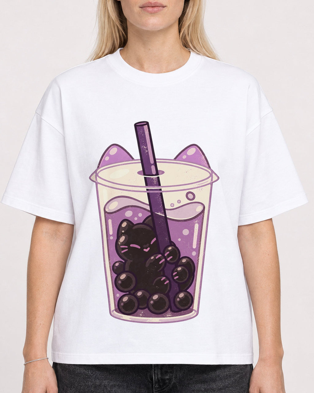 Mockup Boxy Heavyweight Tee White female close-up 08
