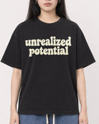 Mockup Boxy Heavyweight Tee Black female close-up 01