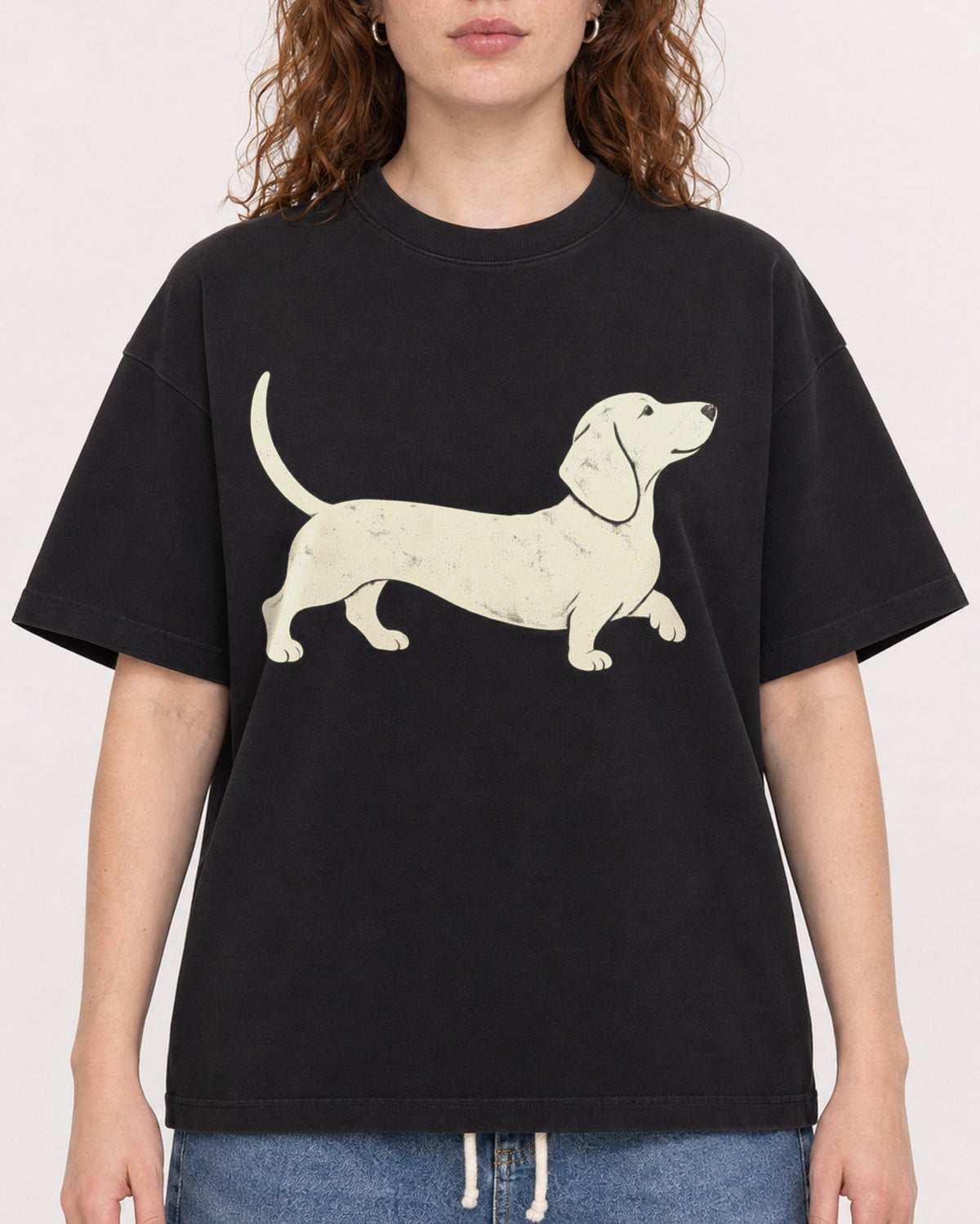 Mockup Boxy Heavyweight Tee Black female close-up 09