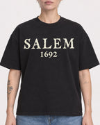 Mockup Boxy Heavyweight Tee Black female close-up 48