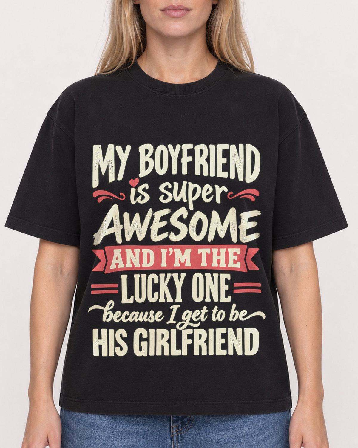 Mockup Boxy Heavyweight Tee Black female close-up 08