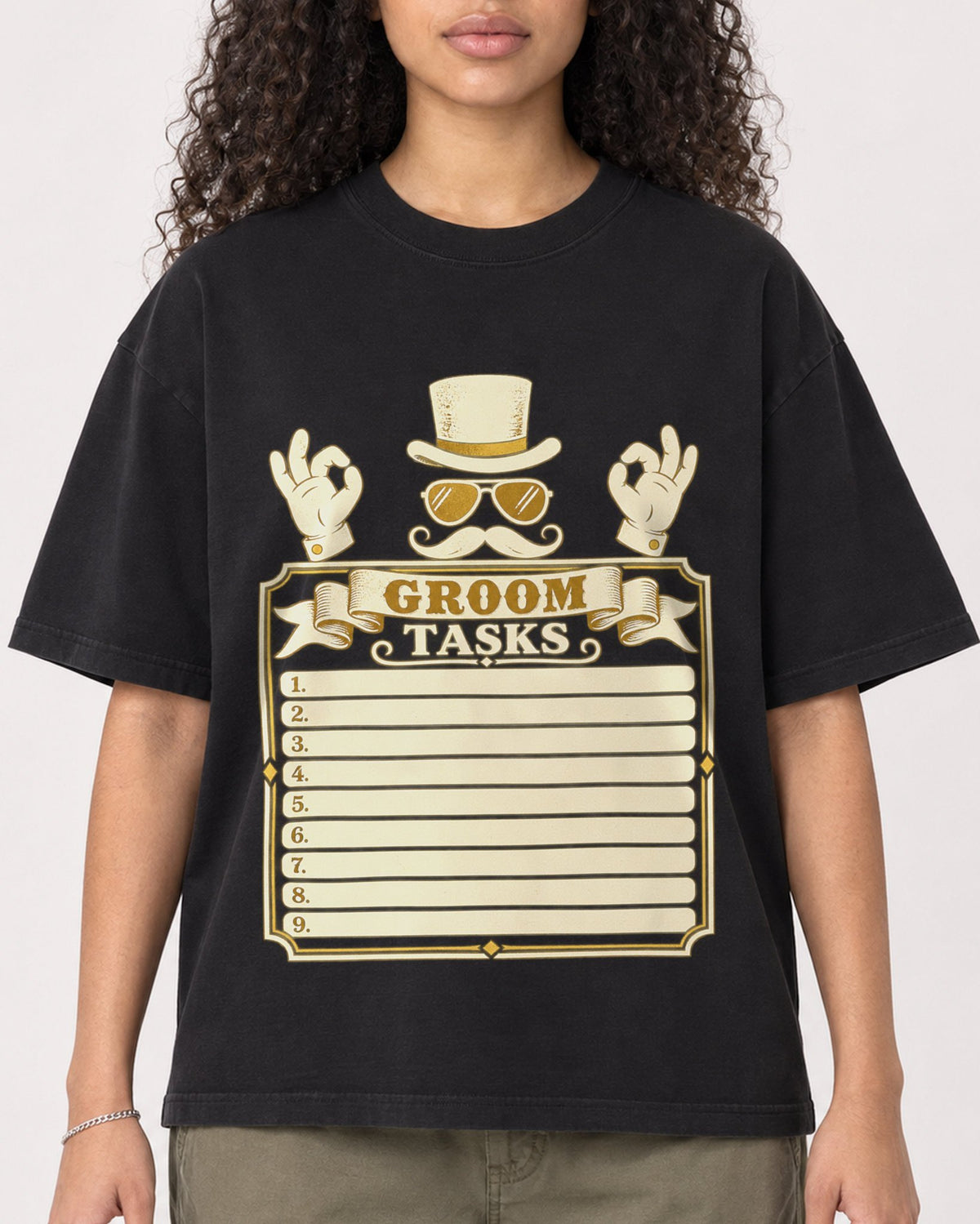 Mockup Boxy Heavyweight Tee Black female close-up 10