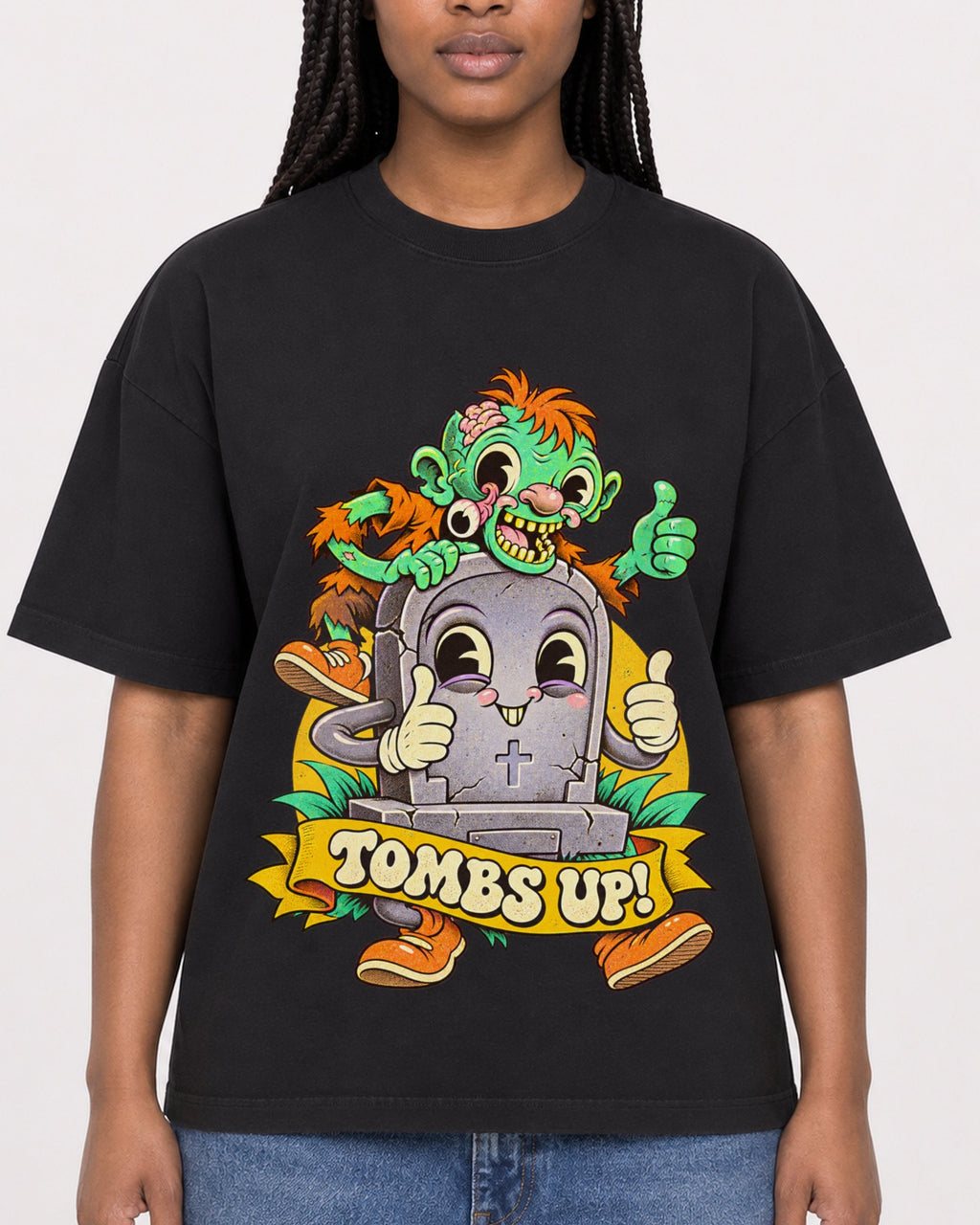 Mockup Boxy Heavyweight Tee Black female close-up 04