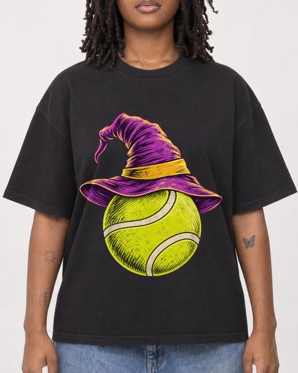 Mockup Boxy Heavyweight Tee Black female close-up 24