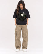Mockup Boxy Heavyweight Tee Black female full-body 02