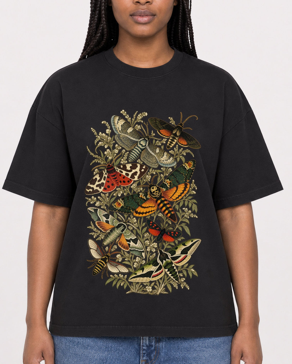 Mockup Boxy Heavyweight Tee Black female close-up 04