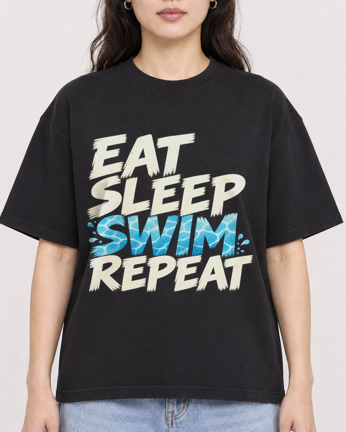 Mockup Boxy Heavyweight Tee Black female close-up 03