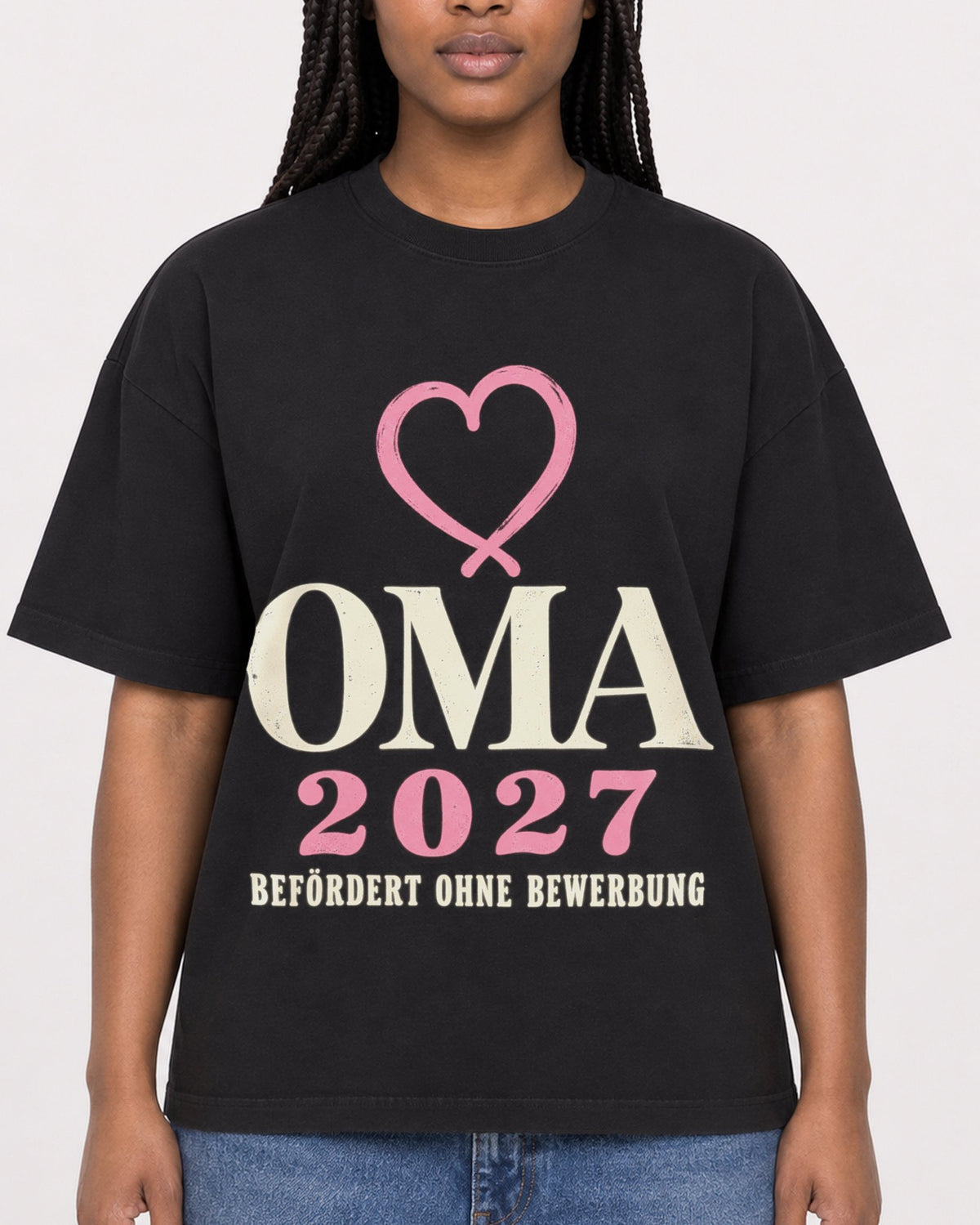 Mockup Boxy Heavyweight Tee Black female close-up 04