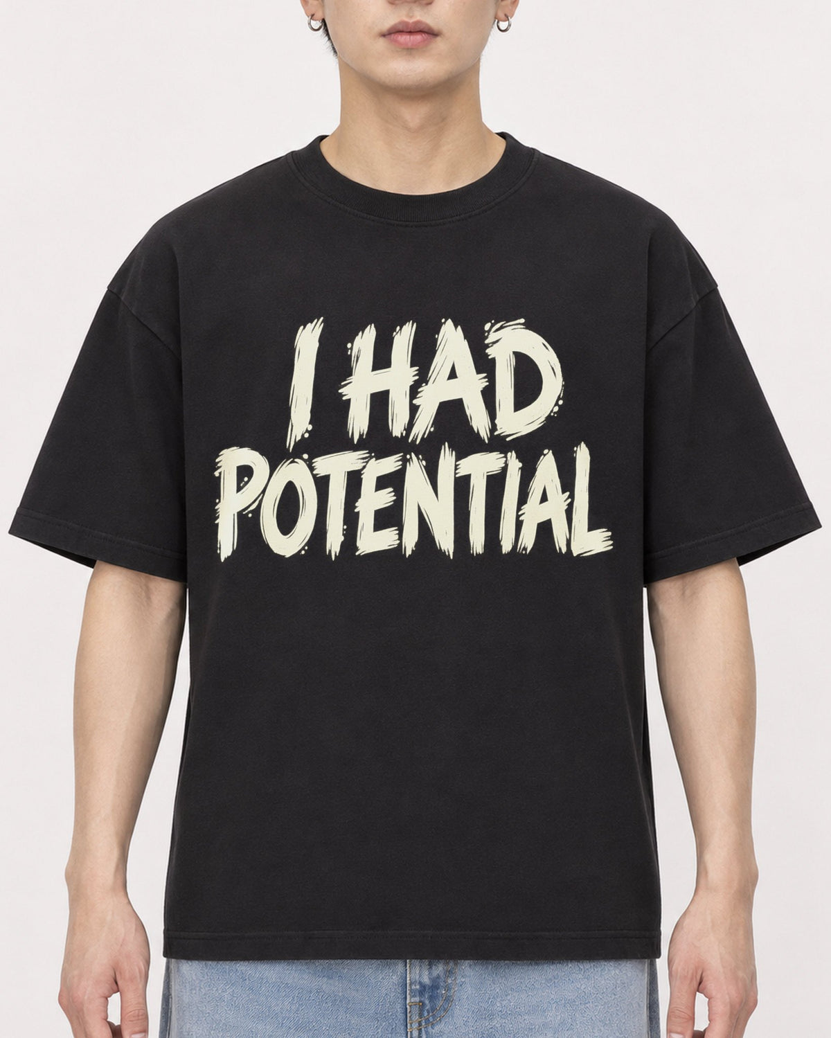 Mockup Boxy Heavyweight Tee Black male close-up 01