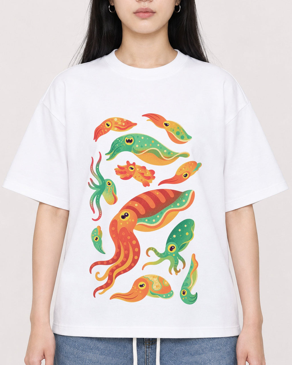 Mockup Boxy Heavyweight Tee White female close-up 01