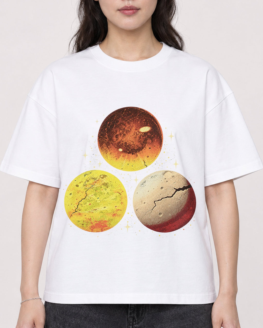 Mockup Boxy Heavyweight Tee White female close-up 03