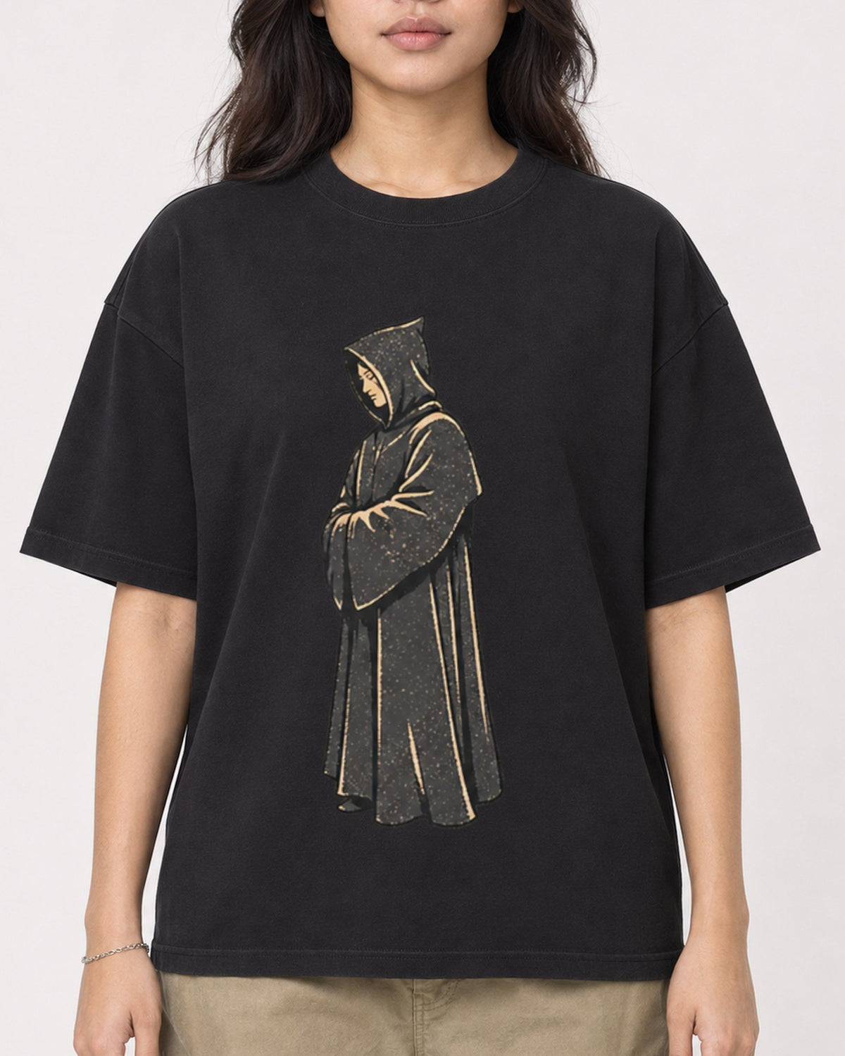 Mockup Boxy Heavyweight Tee Black female close-up 02