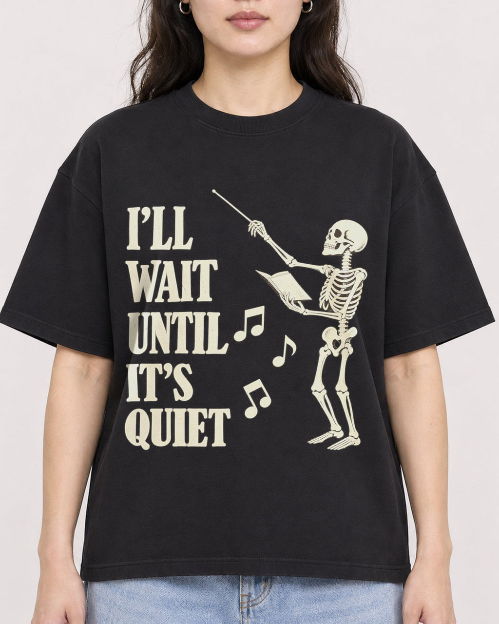 Mockup Boxy Heavyweight Tee Black female close-up 03