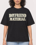 Mockup Boxy Heavyweight Tee Black female close-up 27