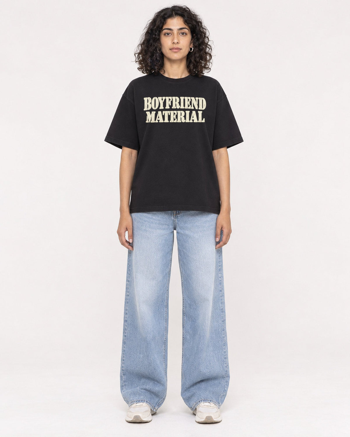 Mockup Boxy Heavyweight Tee Black female full-body 27