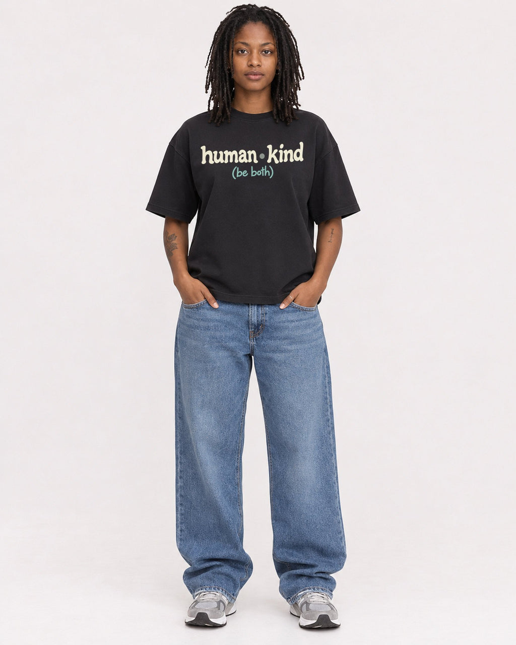 Mockup Boxy Heavyweight Tee Black female full-body 24
