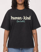 Mockup Boxy Heavyweight Tee Black female close-up 24