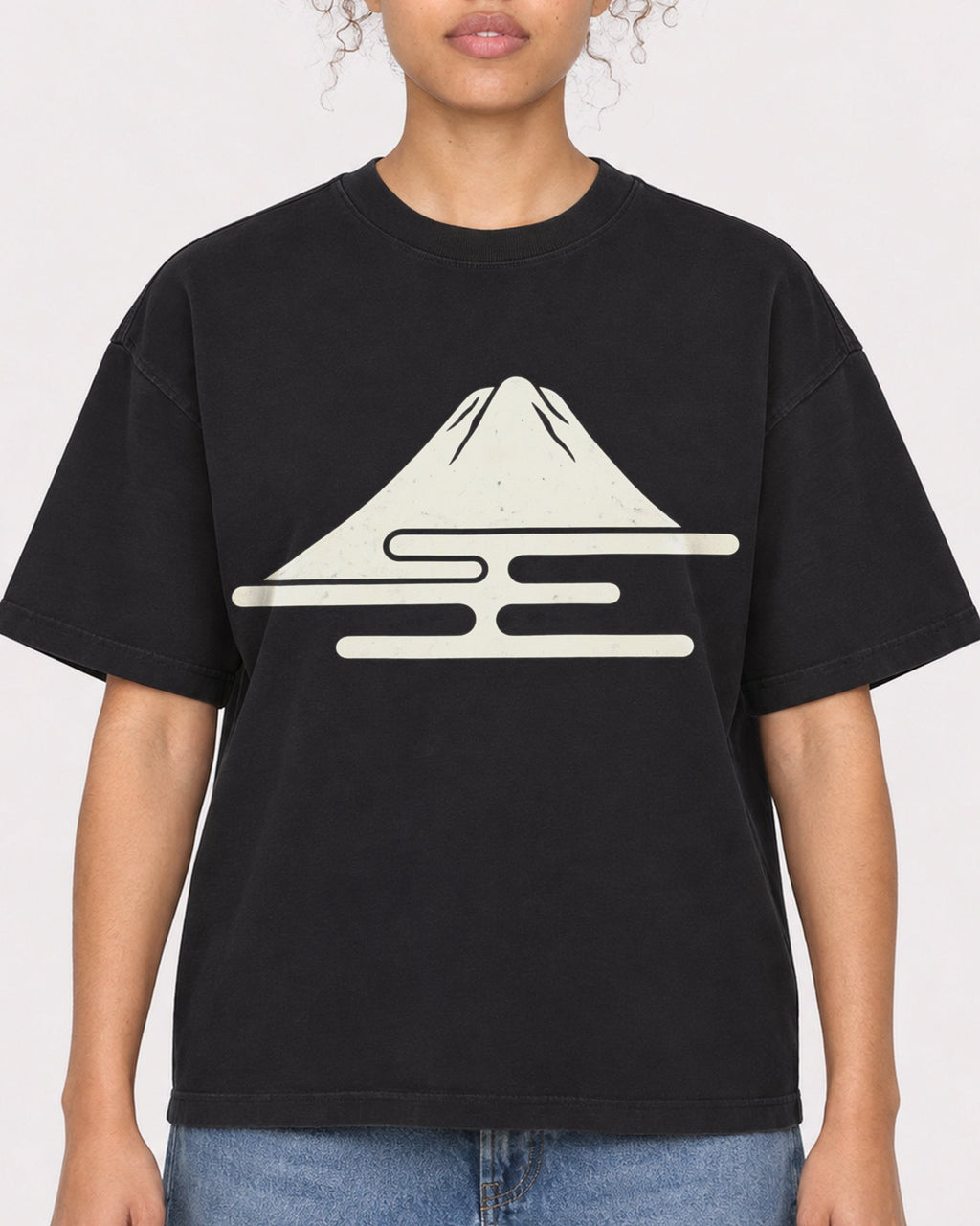 Mockup Boxy Heavyweight Tee Black female close-up 20