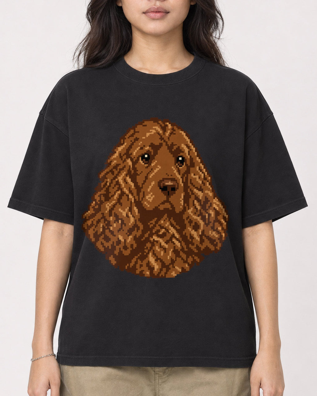 Mockup Boxy Heavyweight Tee Black female close-up 02