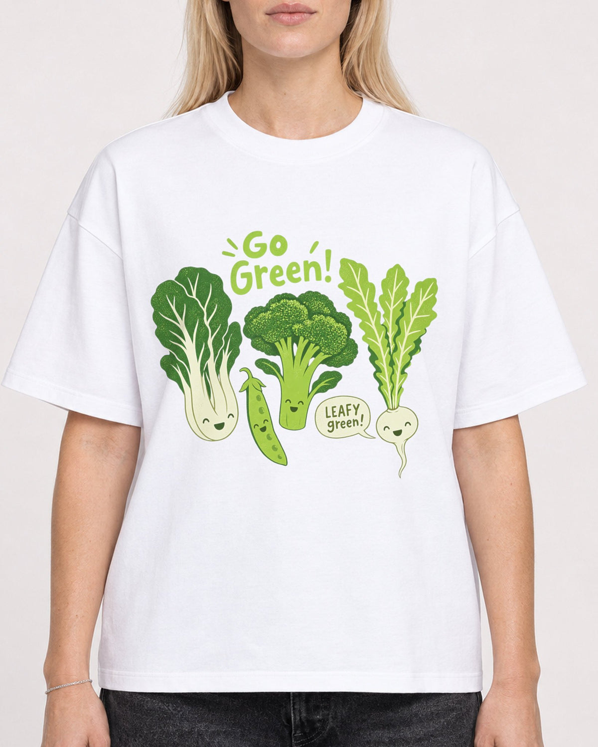 Mockup Boxy Heavyweight Tee White female close-up 08