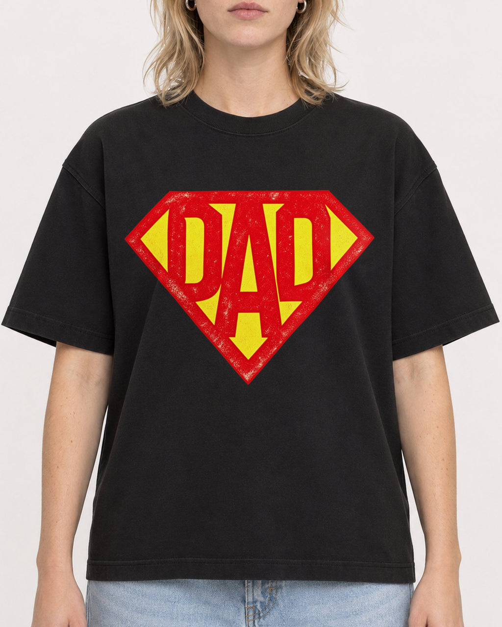 Mockup Boxy Heavyweight Tee Black female close-up 19