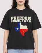 Mockup Boxy Heavyweight Tee Black female close-up 03