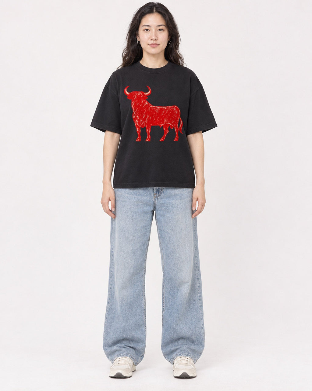 Mockup Boxy Heavyweight Tee Black female full-body 03