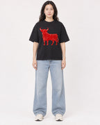 Mockup Boxy Heavyweight Tee Black female full-body 03