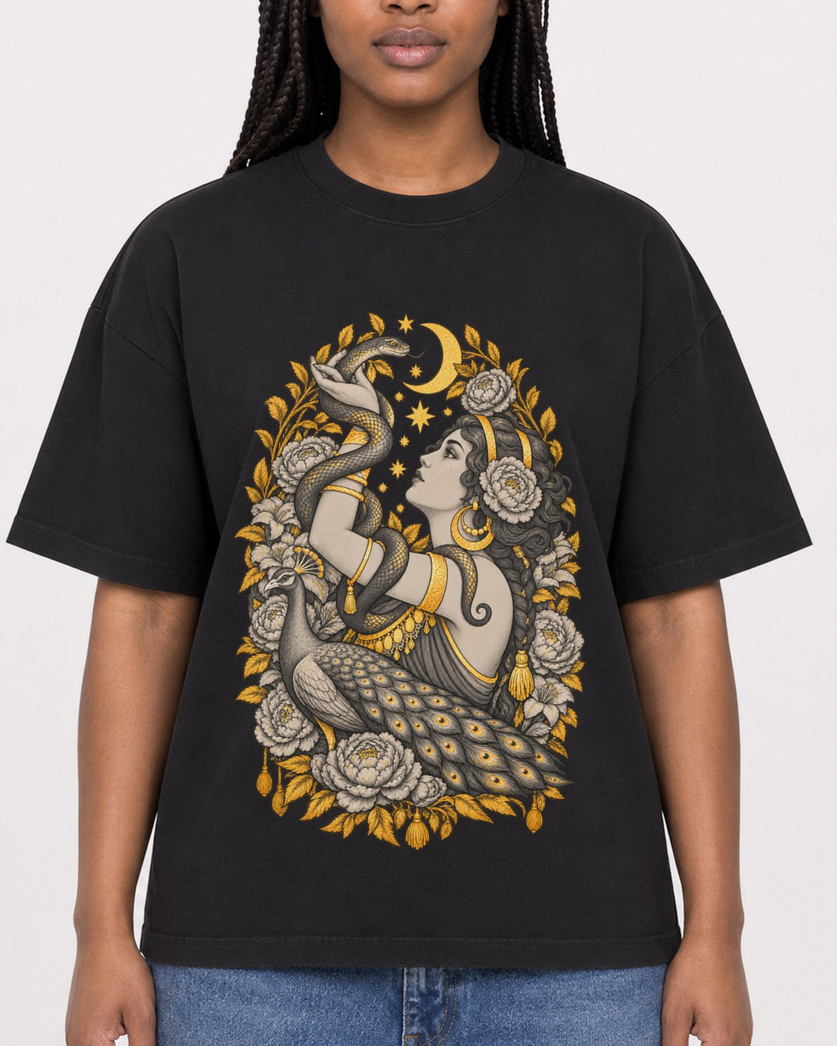 Mockup Boxy Heavyweight Tee Black female close-up 04