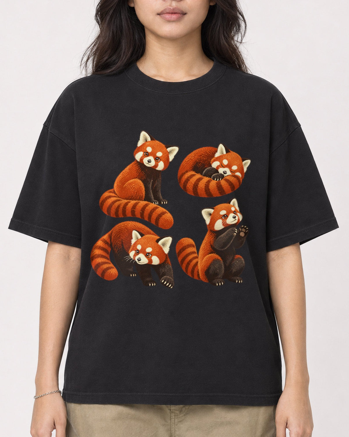 Mockup Boxy Heavyweight Tee Black female close-up 02