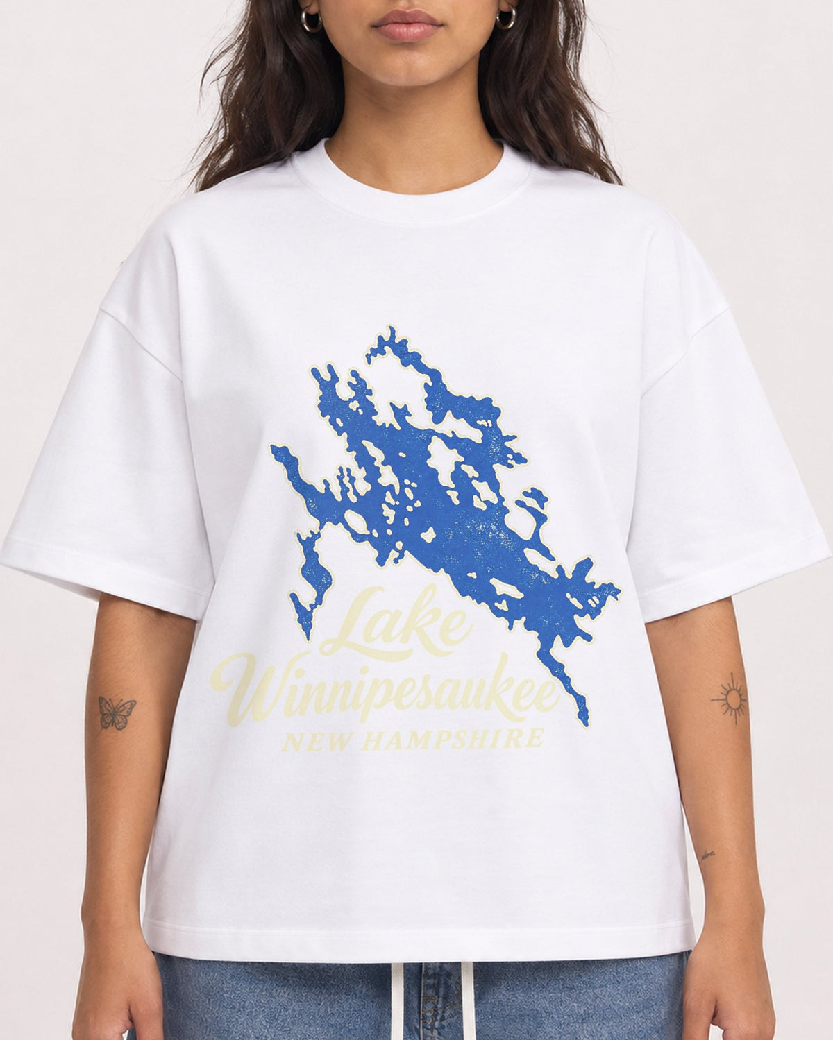 Mockup Boxy Heavyweight Tee White female close-up 06