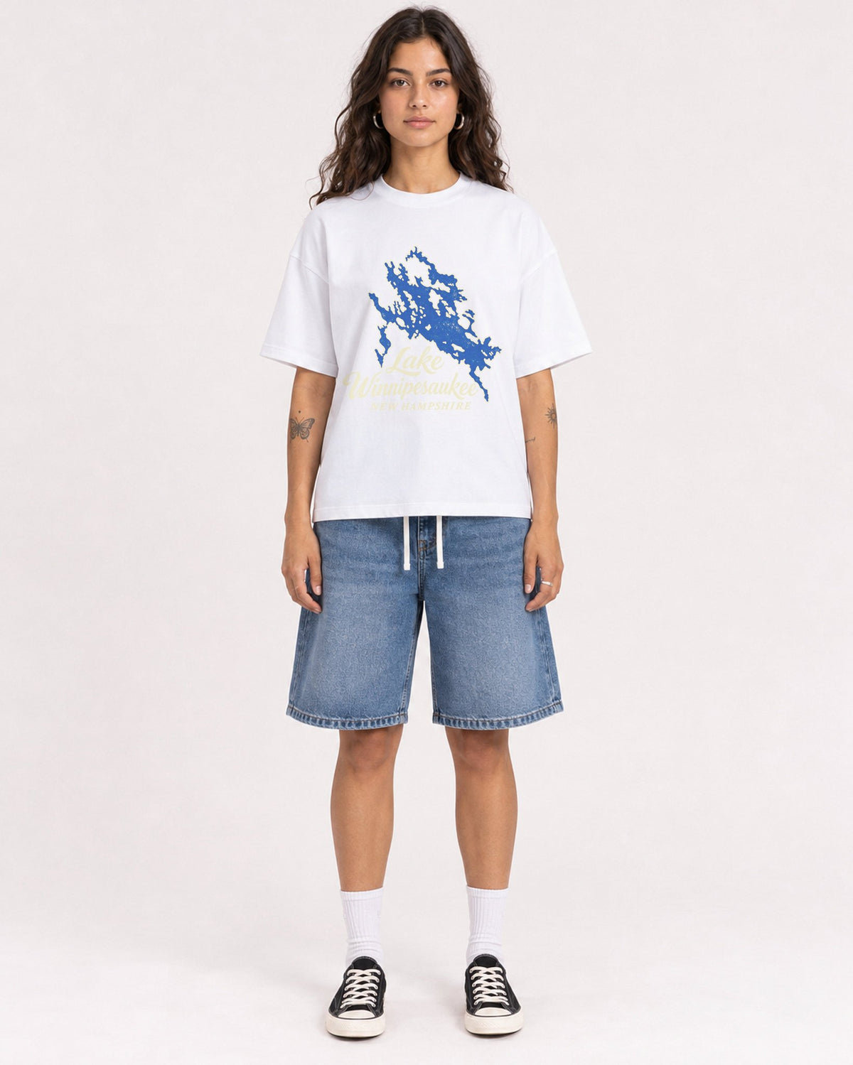 Mockup Boxy Heavyweight Tee White female full-body 06