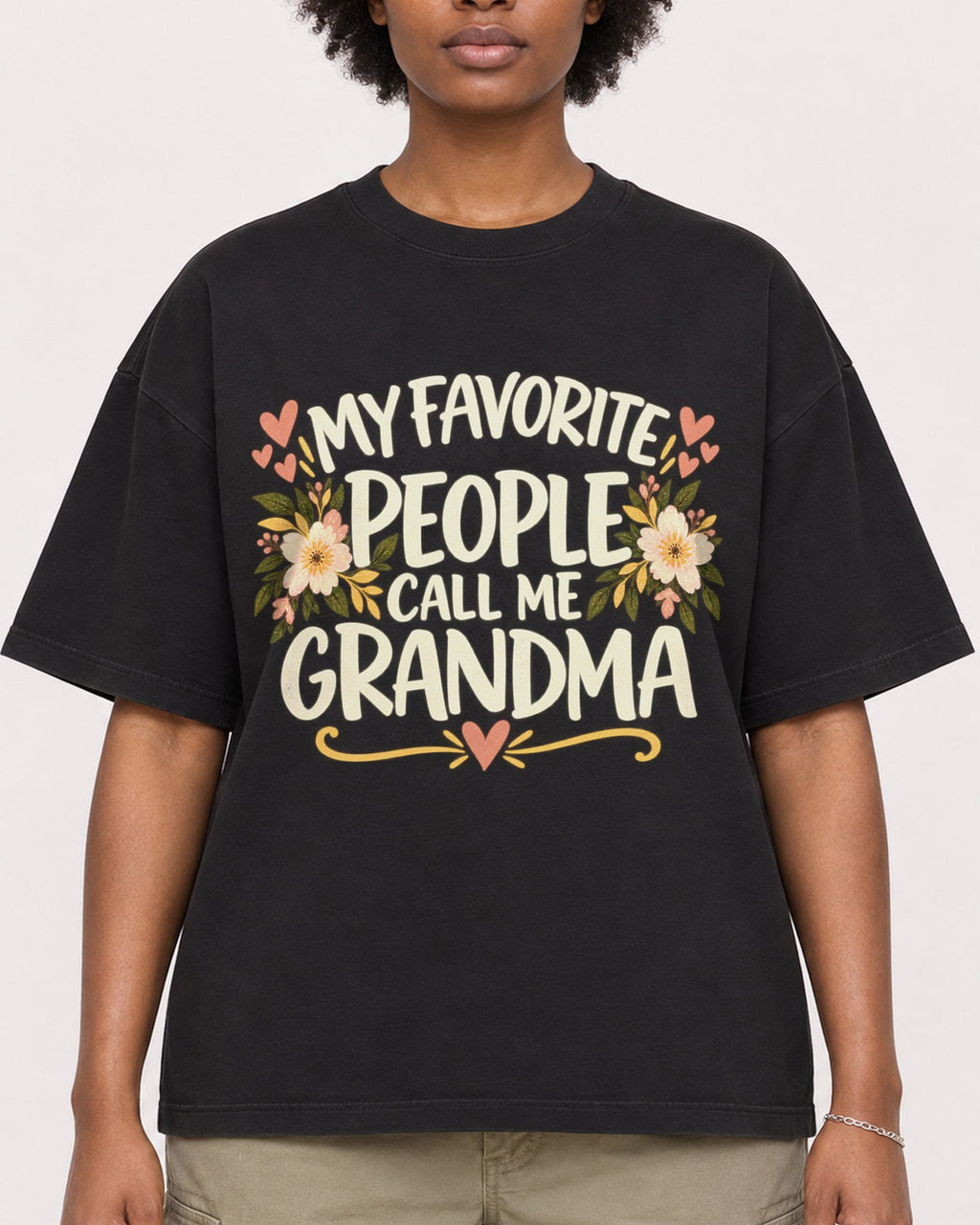 Mockup Boxy Heavyweight Tee Black female close-up 14
