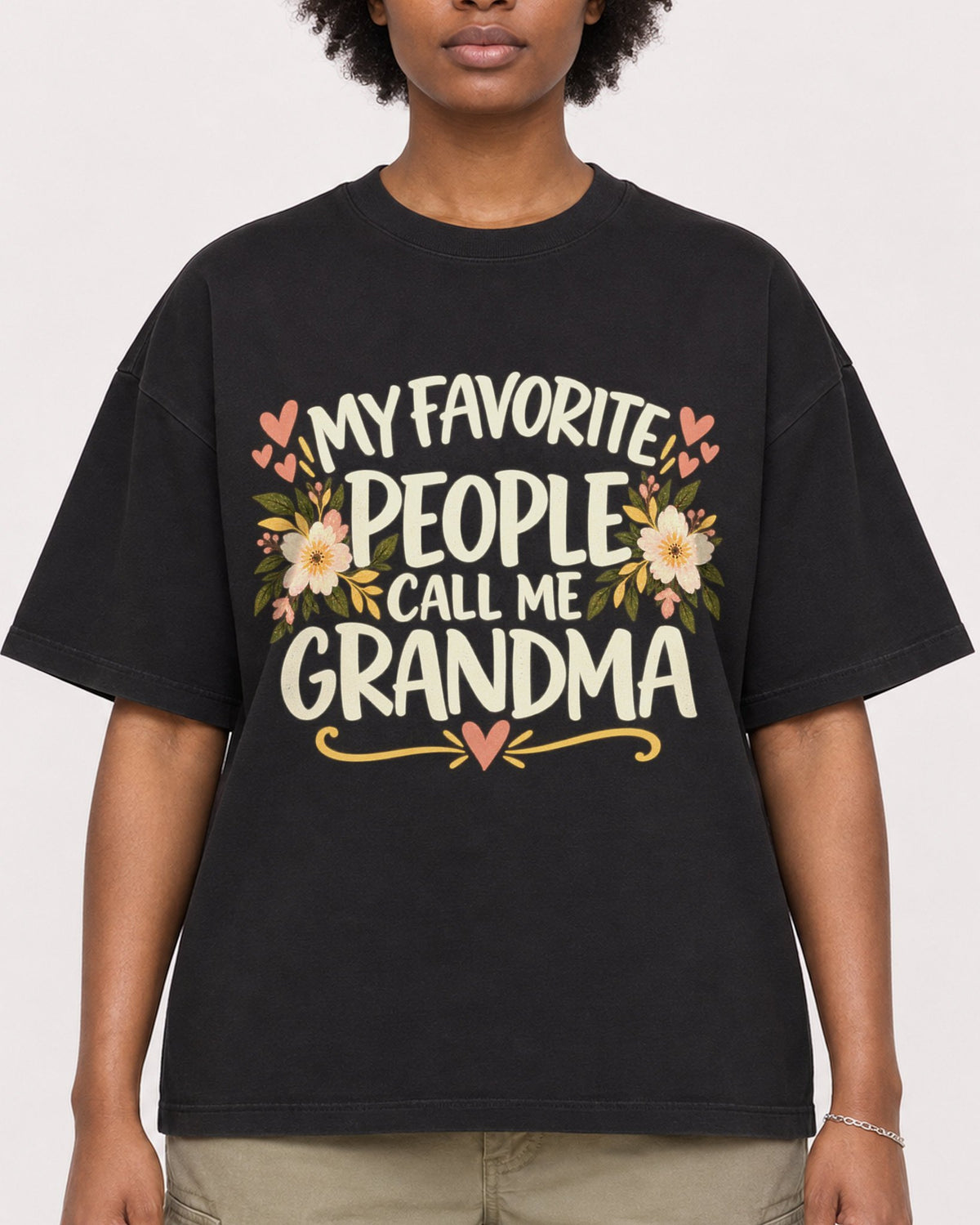 Mockup Boxy Heavyweight Tee Black female close-up 14