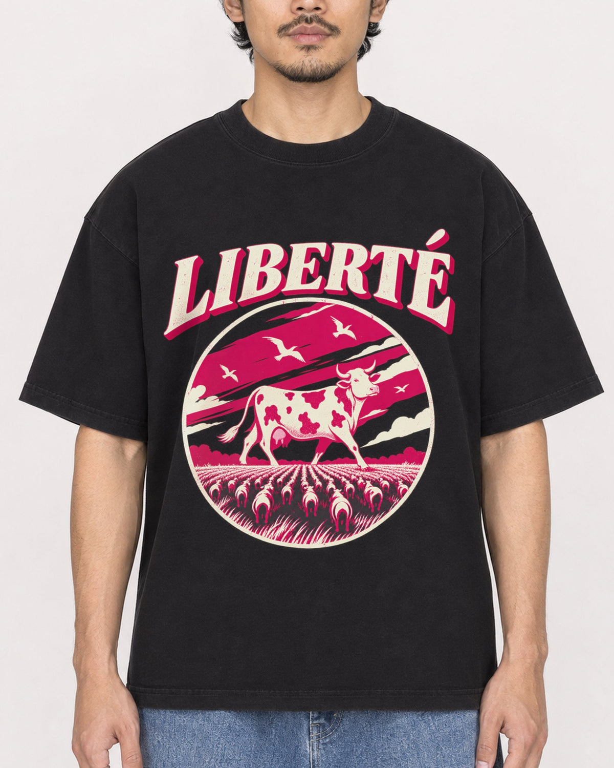 Mockup Boxy Heavyweight Tee Black male close-up 02
