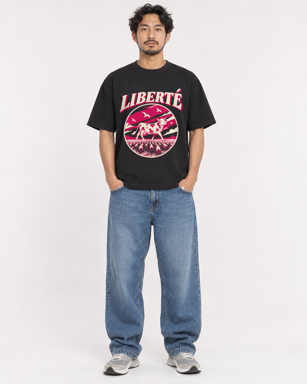 Mockup Boxy Heavyweight Tee Black male full-body 02