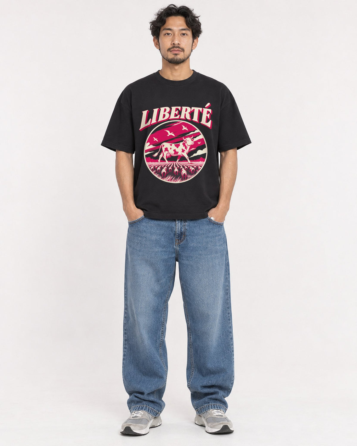 Mockup Boxy Heavyweight Tee Black male full-body 02