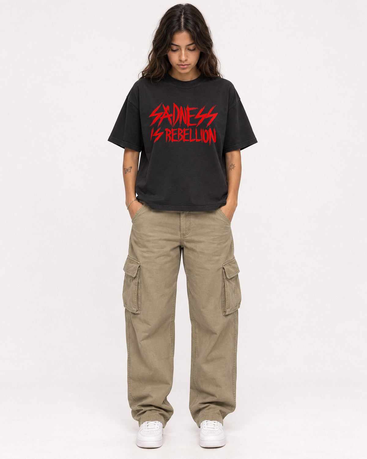 Mockup Boxy Heavyweight Tee Black female full-body 06