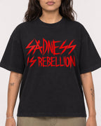 Mockup Boxy Heavyweight Tee Black female close-up 06