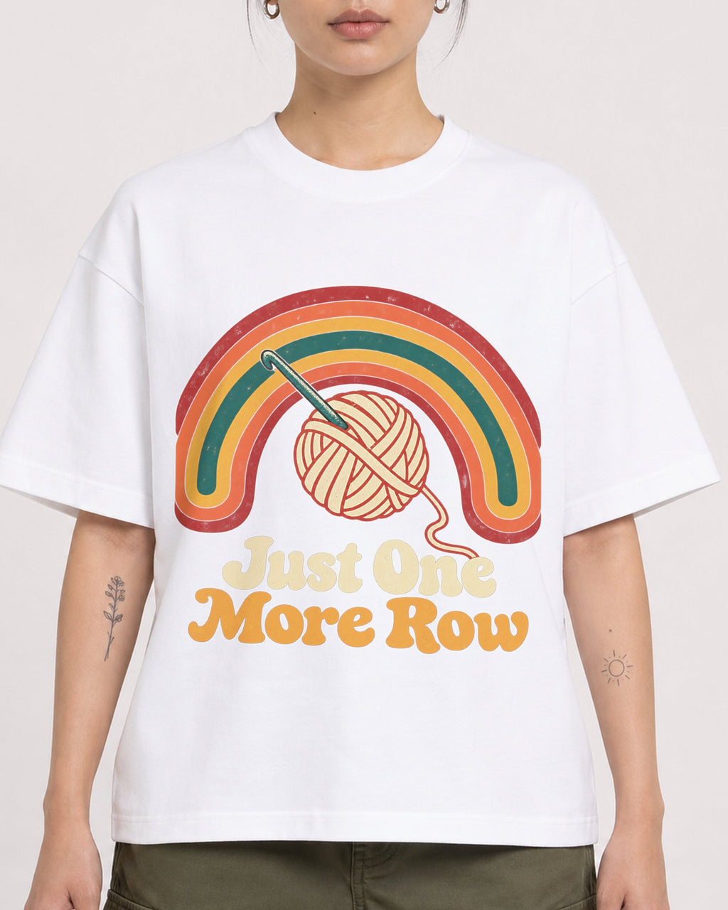 Mockup Boxy Heavyweight Tee White female close-up 12