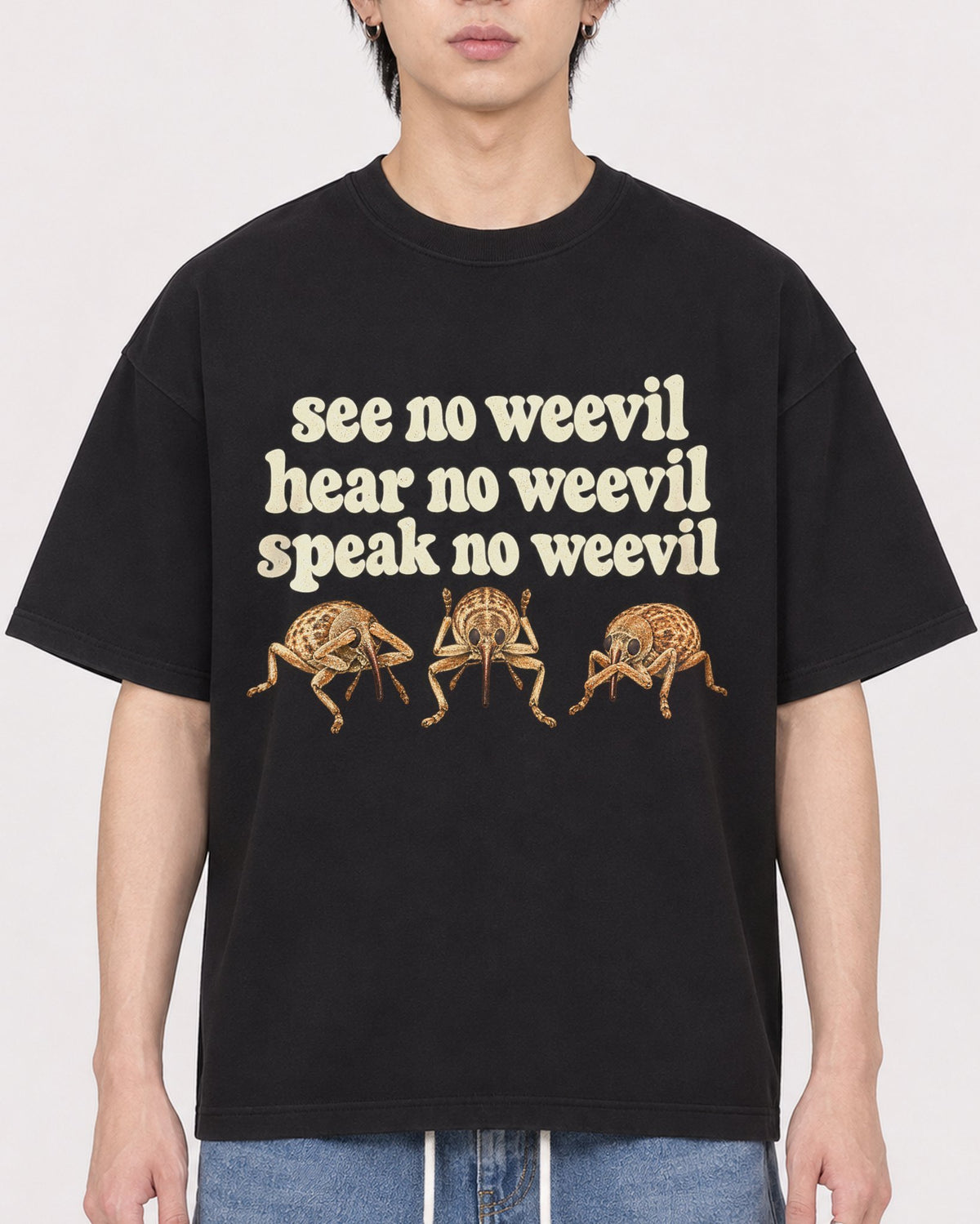 Mockup Boxy Heavyweight Tee Black male close-up 11
