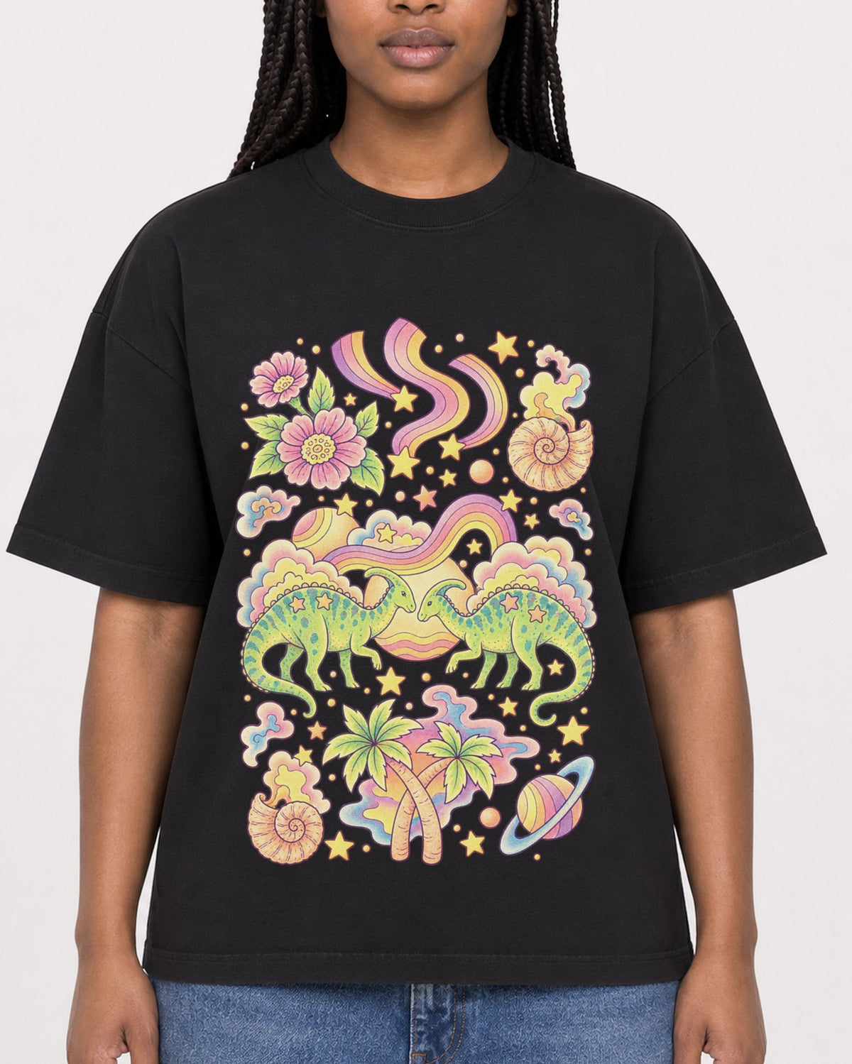 Mockup Boxy Heavyweight Tee Black female close-up 04