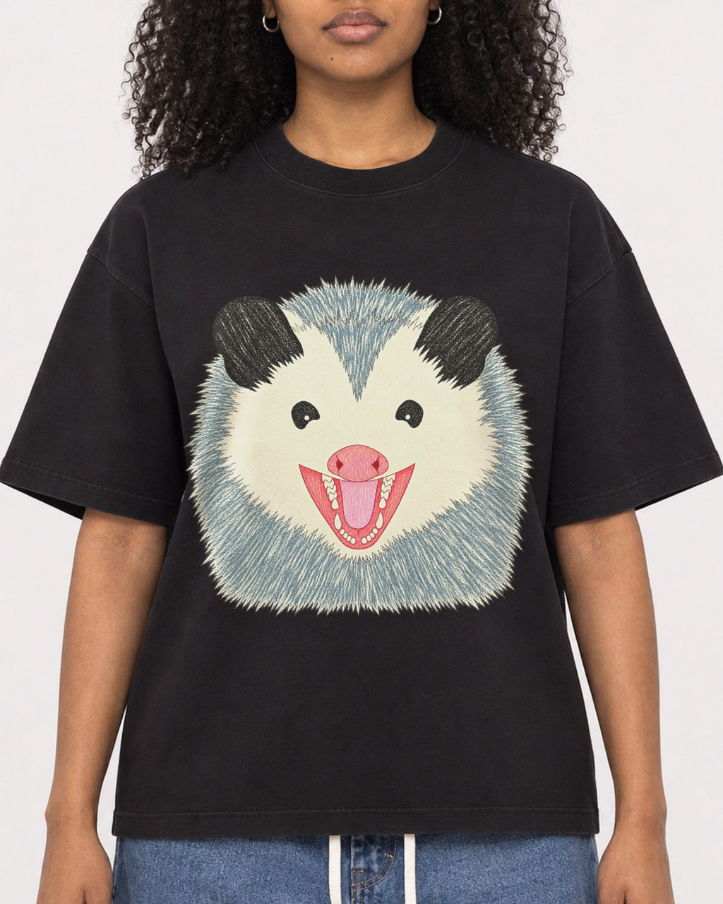 Mockup Boxy Heavyweight Tee Black female close-up 05