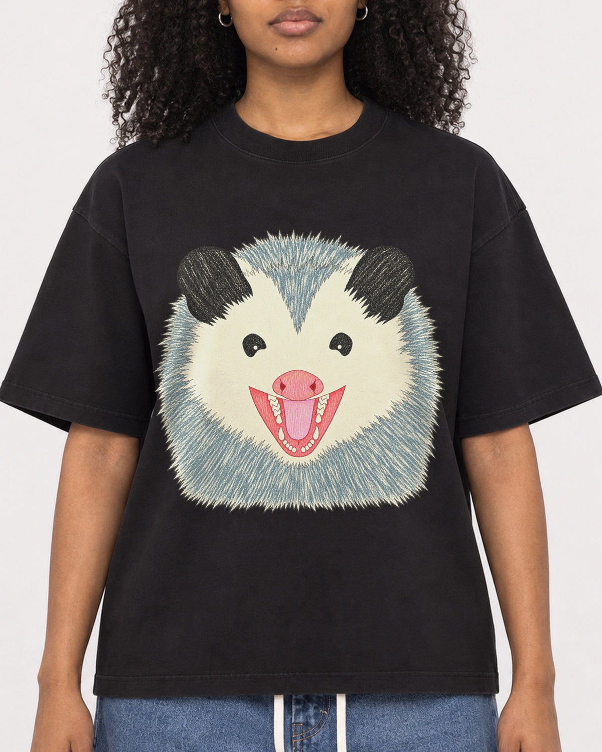 Mockup Boxy Heavyweight Tee Black female close-up 05