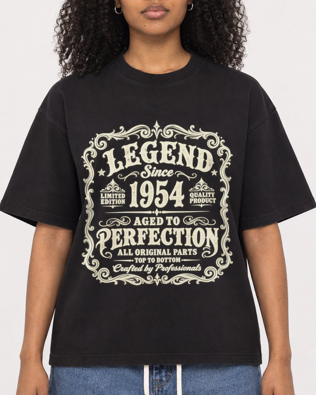 Mockup Boxy Heavyweight Tee Black female close-up 05