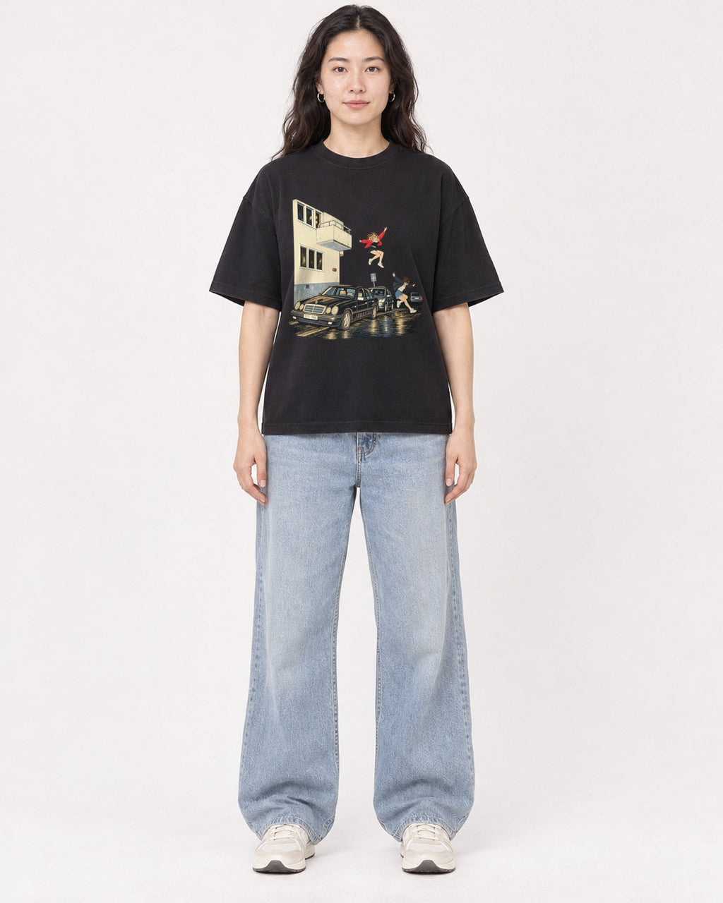 Mockup Boxy Heavyweight Tee Black female full-body 03