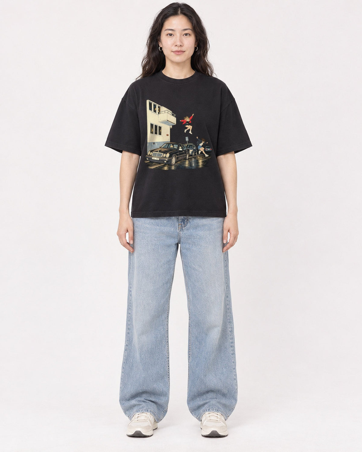 Mockup Boxy Heavyweight Tee Black female full-body 03