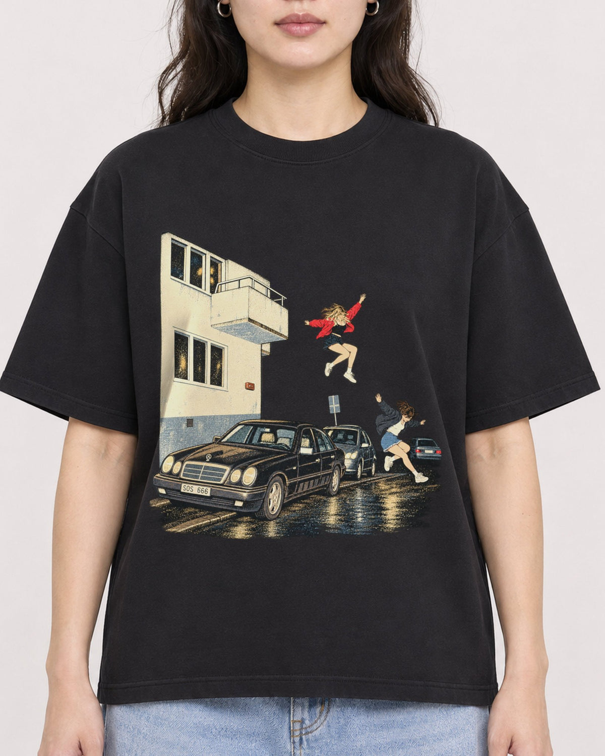 Mockup Boxy Heavyweight Tee Black female close-up 03
