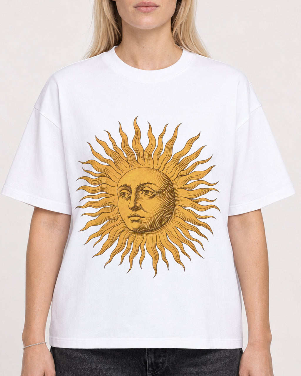 Mockup Boxy Heavyweight Tee White female close-up 08