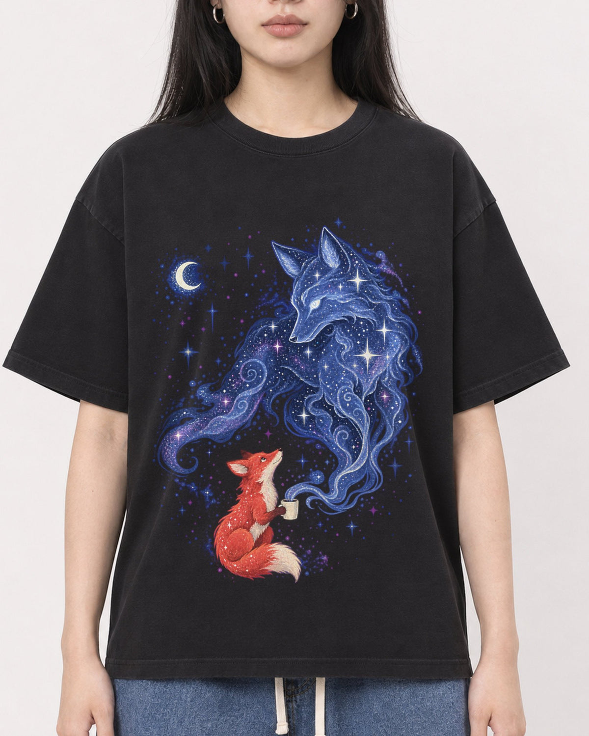 Mockup Boxy Heavyweight Tee Black female close-up 01